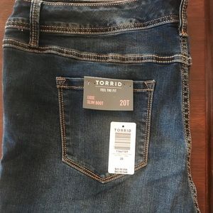 NWT   TORRID LUXE SLIM BOOT JEANS